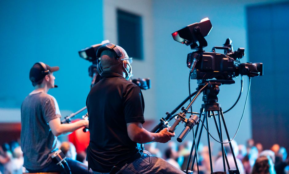 Live2Streams produktionshold opstiller udstyr